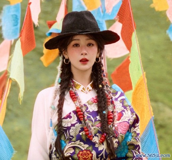 杨紫藏族仙女妆 网友盛赞“雪山下的格桑花仙女”